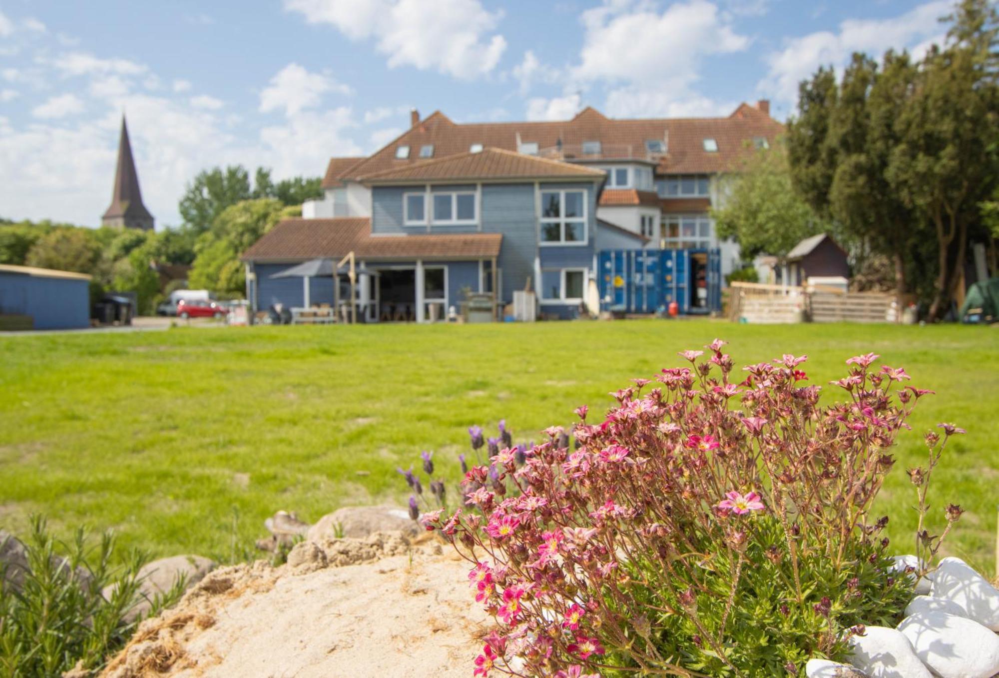Hostel Oder Ferienwohnung 1-16 Personen Im Blauen Haus Fehmarn Luaran gambar