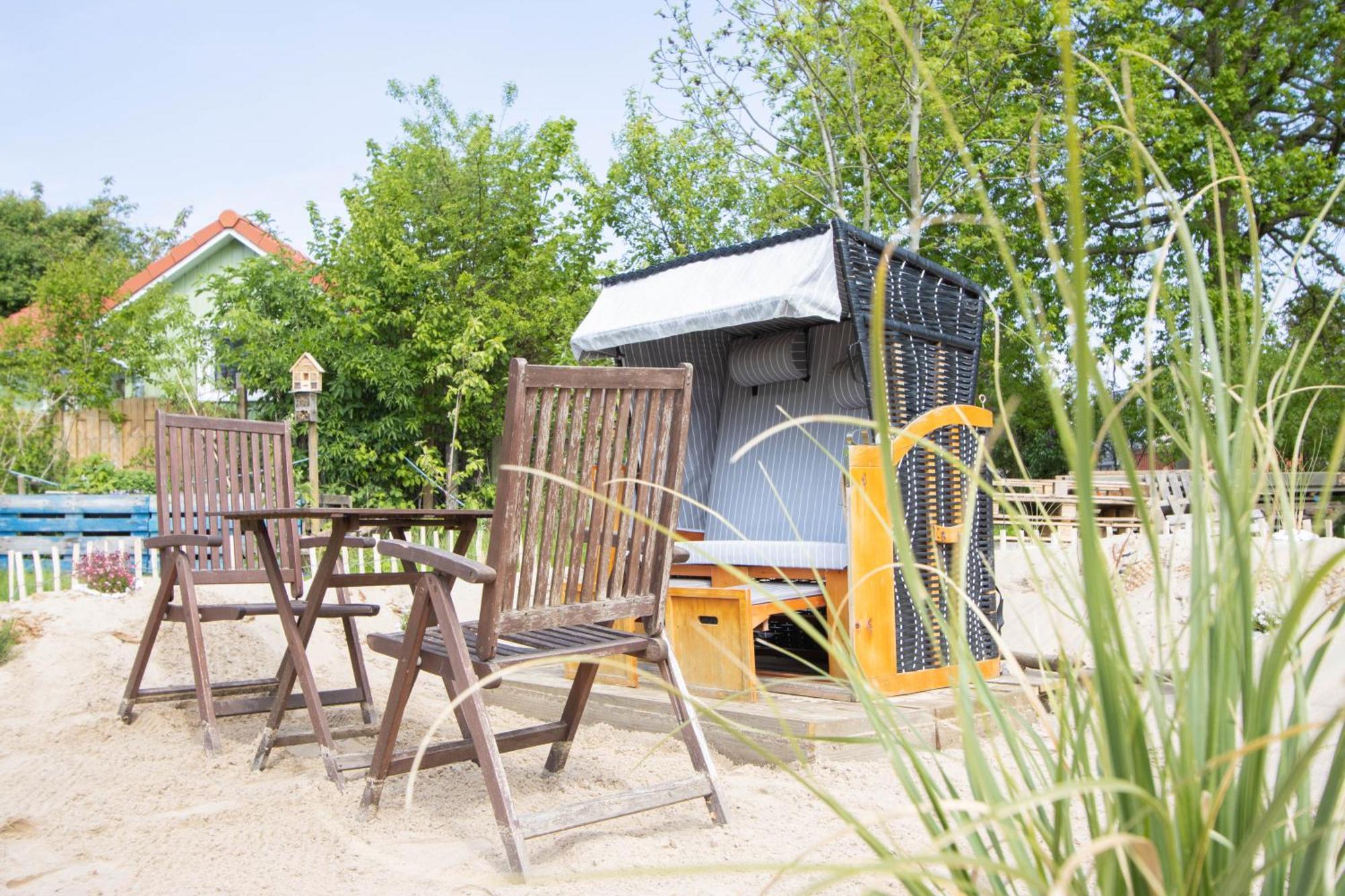 Hostel Oder Ferienwohnung 1-16 Personen Im Blauen Haus Fehmarn Luaran gambar