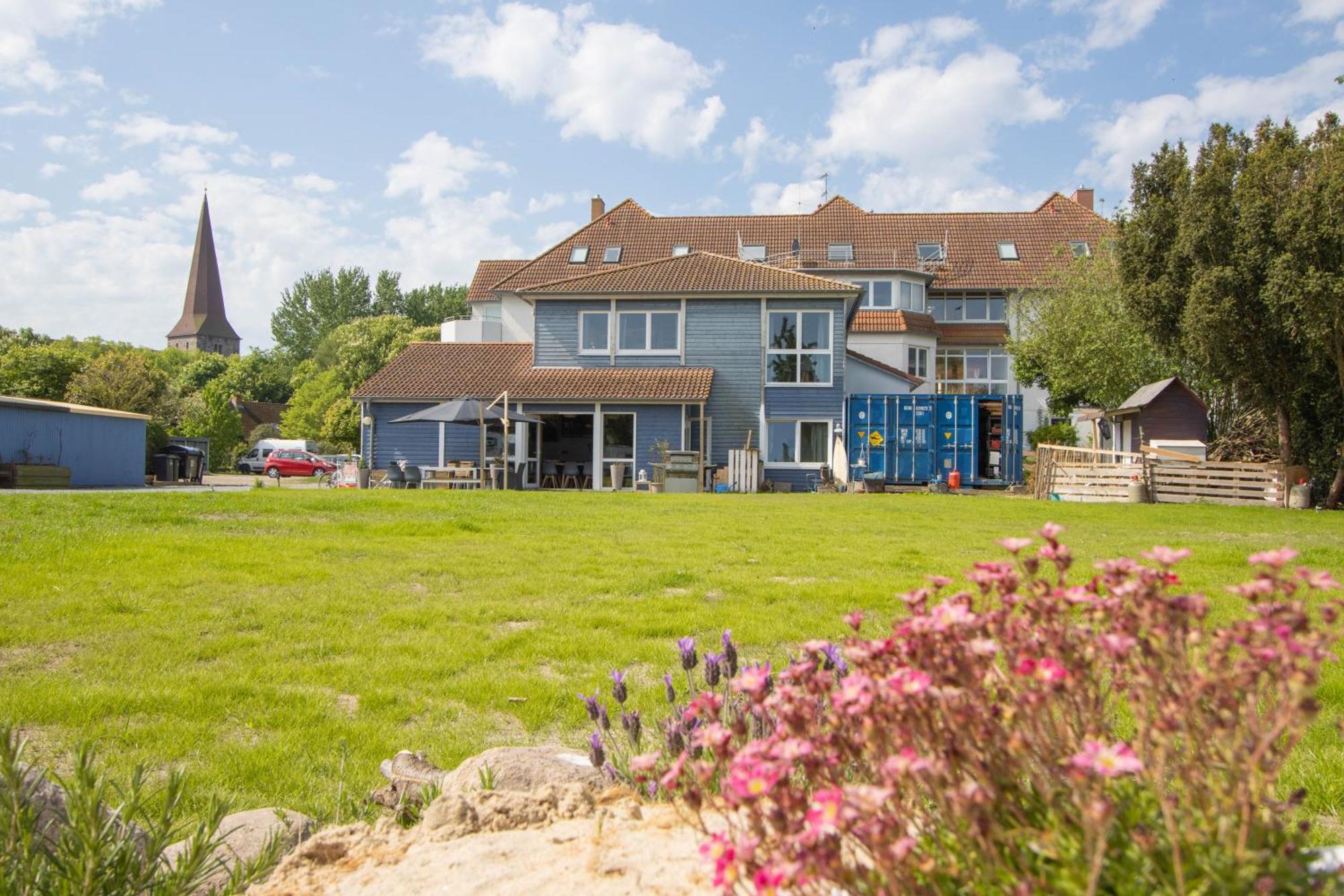 Hostel Oder Ferienwohnung 1-16 Personen Im Blauen Haus Fehmarn Luaran gambar